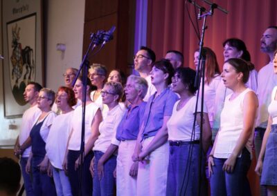 Chorale chantant sur scène