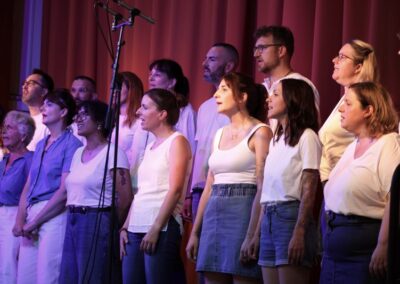 Chorale chantant sur scène